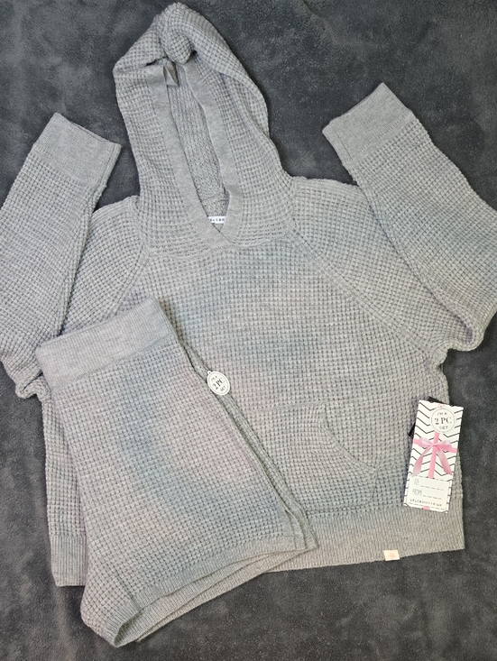 Celebrity Pink Other - Celebrity Pink Light Gray Waffle Knit Hoodie With Short Set Sz Medium